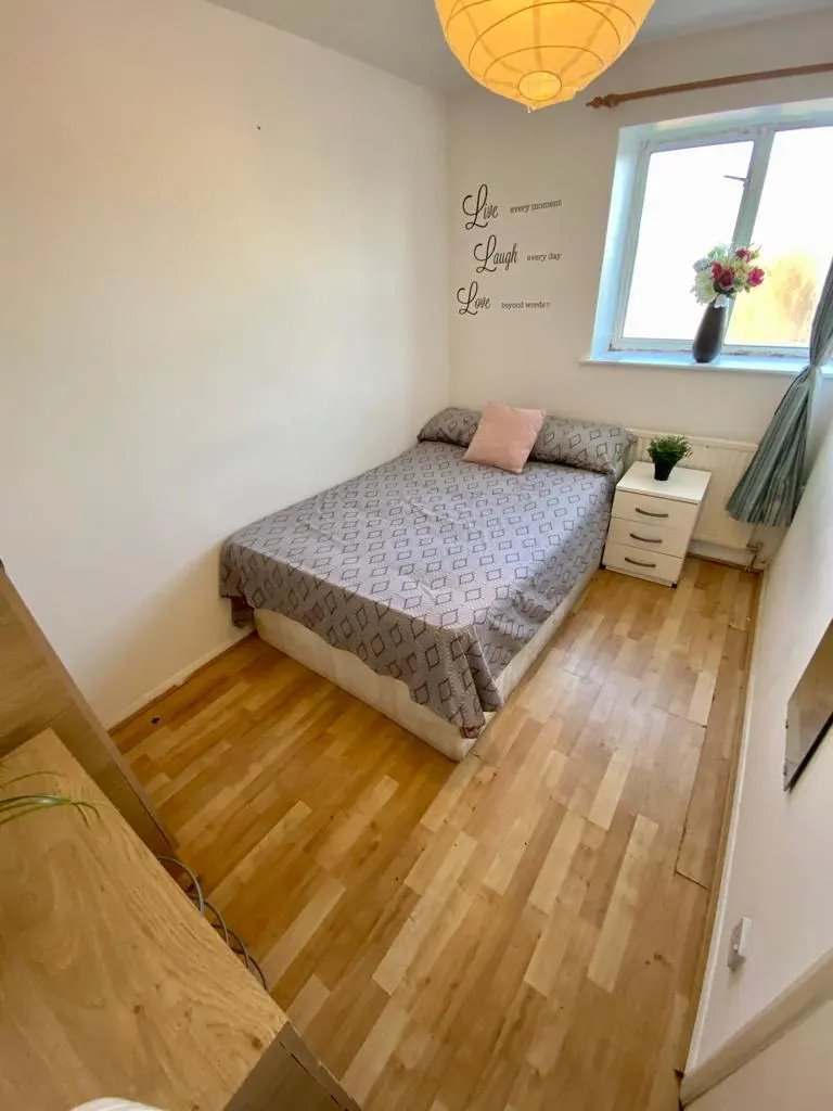 Double room near Acton Town / South Ealing